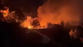 Hatay'da 2 katlı ahşap ev yangında tamamen yandı
