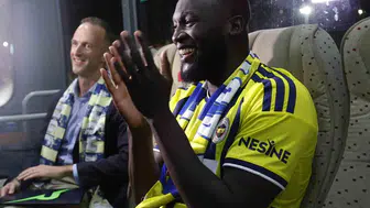 Fenerbahçe'nin yeni yıldızı İstanbul'da: Romelu Lukaku taraftarlarla buluştu