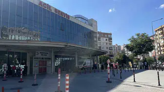 Sokakta tartışma sonucu bıçaklanan genç, hastanede yaşamını yitirdi