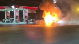 Hakkari'de yangın çıkan otomobilde yaralanan kardeşler Van'a sevk edildi