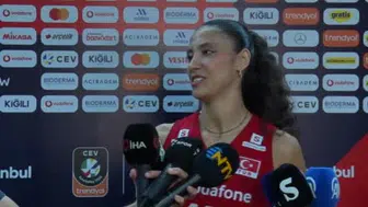 Deniz Uyanık voleybol heyecanını paylaştı: Bu formayı terletmek büyük bir gurur
