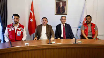 Gönüllü gençlerden başkan arı'ya ziyaret: toplumsal dayanışma güçleniyor