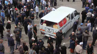 İzmir'deki trafik kazasında hayatını kaybeden çift, Sivas'ta son yolculuğuna uğurlandı