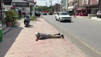Kaldırımlarda direnen alkollü şahıs hastaneye kaldırıldı