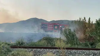 Bayındır çevre yolunda çıkan yangın, itfaiye ekipleriyle kontrol altına alındı