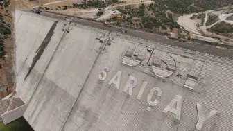 Sarıçay Barajı’nda dolgu çalışmaları hız kesmeden devam ediyor