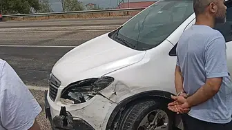 Van'da hafif ticari araçla otomobil çarpıştı: 1 kişi hastaneye kaldırıldı