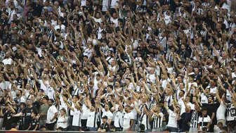 Beşiktaş'ta tek değişiklikle sahaya çıkan Vincenzo Italiano, yeni transfer Trossard’ı kadroya aldı