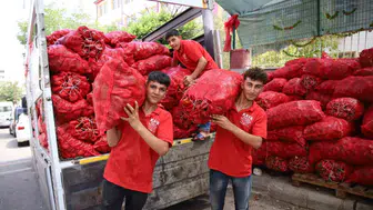 Gaziantep'te kadınların biber salçası mesaisi hız kesmiyor