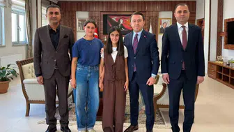 Görme engelli öğrenci Kayser Taş, YKS'de başarılı sonuçla Yüksekova'nın gururu oldu