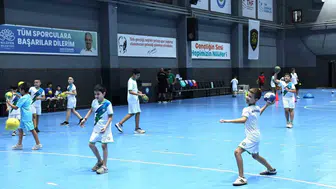 Bursa'da genç sporculara umut: Hentbol akademisi kapılarını açtı