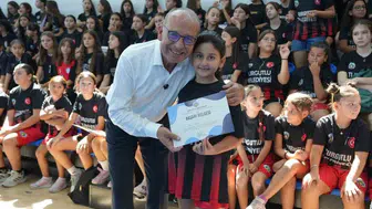 Yaz kursları tamamlandı: Turgutlu'da binlerce çocuk spor ve sanatla buluştu