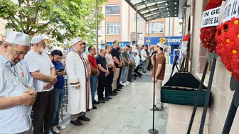 Eynesil'de boğulan genç için vedalıgını arkadaşları ve aile eşi gözü yaşlı karşıladı