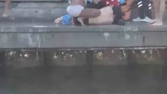 Bebek sahilinde korku dolu anlar: Vatandaşlar boğulma tehlikesindeki kişiyi kurtardı