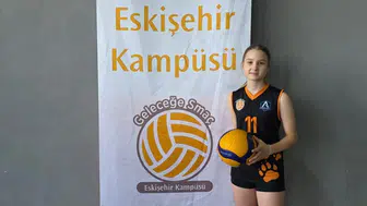 Eskişehirli genç voleybolcu eczacıbaşı altyapısına transfer oldu
