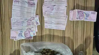 Bursa'da kaçan sürücüden uyuşturucu ve büyük miktarda nakit para çıkıyor
