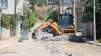 Koçarlı'da Gündoğan Mahallesi'nde yol yenileme çalışmaları başladı