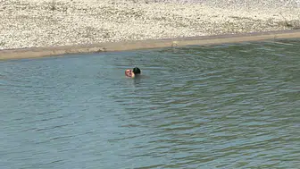 Serinlemek için suya giren çocuk kalp masajıyla hayata döndü