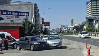Elazığ'da iki otomobil çarpıştı: 1 yaralı