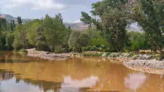 Tağar Çayı'nda yağmur sonrası çamur akışı yüzme keyfini baltaladı