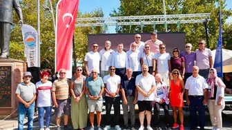 Gömeç dostluk yol koşusunda sporcunun rekabeti: 563 katılımcıyla başarıyla tamamlandı