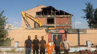Pazaryeri'nde deprem riski nedeniyle Atatürk Ortaokulu yıkılıyor