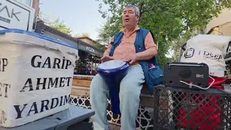 Kütahya'nın sokak sanatçısı Garip Ahmet, müziğiyle gönülleri fethediyor