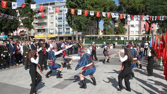 Manisa'da Zafer Bayramı coşkuyla kutlandı: Yüzyıllık zaferin hatırası yaşatıldı