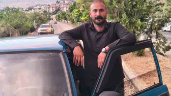 Tunceli'de çocukluk hayali gerçeğe dönüştü: 32 yıllık kuş serisi otomobiline özenle bakıyor