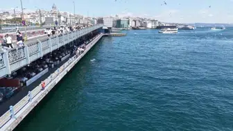 Eminönü sahilinde dev orkinosların muhteşem gösterisi