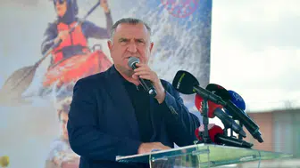 Yüzme bilmeyen kalmasın: Bakan Bak, 12 milyon gence eğitim verildiğini duyurdu