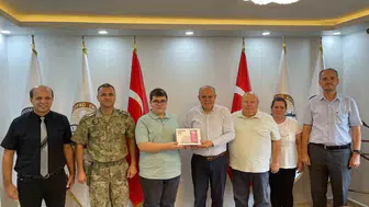 Köy okulundan fen lisesine uzanan başarı: Öğrenciye tablet ödülü verildi