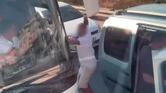 Antalya'da emniyet şeridi yüzünden otobüs şoförüne saldırı