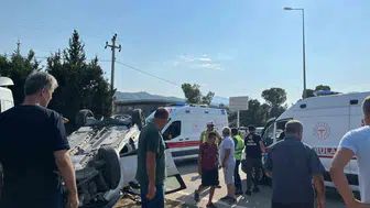 Seydikemer'de tır ve otomobil çarpıştı: 4 kişi yaralandı