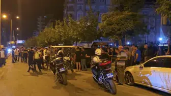 Polisin dur uyarısına uymayan sürücü, park halindeki araçlara çarptı