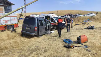 Elazığ'da hafif ticari araç tarlaya uçarak kaza yaptı: 5 kişi yaralandı