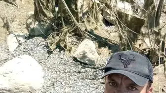 Bursa'da doğa severin balıkları kurtarma mücadelesi