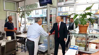 Vali Abdullah Küçük esnaf ziyaretleriyle sosyal bağlarını güçlendiriyor