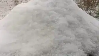 Kars'ta dolu yağışı bulanıktaki görüntüleri beyaza dönüştürdü
