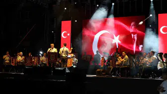 Afyonkarahisar'da zafer ruhu bando ve halk oyunları ile kutlandı