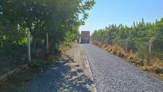 Efeler'de tarımsal üretimi destekleyen yol yapım çalışmaları devam ediyor