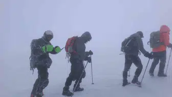 Ağrı Dağı'nda dağcılar Ağustos'ta kar fırtınasıyla karşılaştı