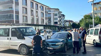 Kazadan kaçan kadına motosiklet çarptı: Yaralı hastaneye kaldırıldı