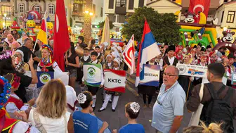 Çeşme'de uluslararası halk dansları festivali coşkuyla kutlandı