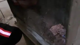 Çankırı'da havalandırma boşluğunda mahsur kalan yavru kedi kurtarıldı