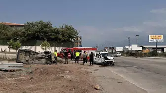 Osmaniye'de ticari araç ve otomobil çarpıştı: kazada iki kişi yaralandı