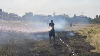 Tuşba’da çıkan örtü üstü yangın, itfaiye ekipleri tarafından kontrol altına alındı