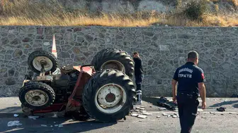 Aydın'da feci kaza: Tırla traktör çarpıştı, 1 ölü