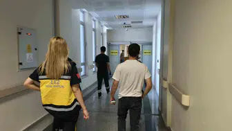 Yüksekten düşen fayans işçinin başına isabet etti