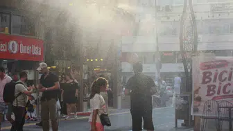 İskenderun'da esnafın fıskiye sistemi, sıcak günler için serinletici bir alternatif sunuyor